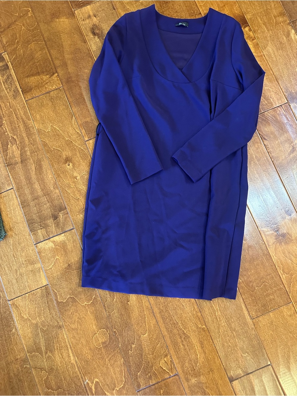 Women's V-Neck Long Sleeve Shift Dress - Deep Purple